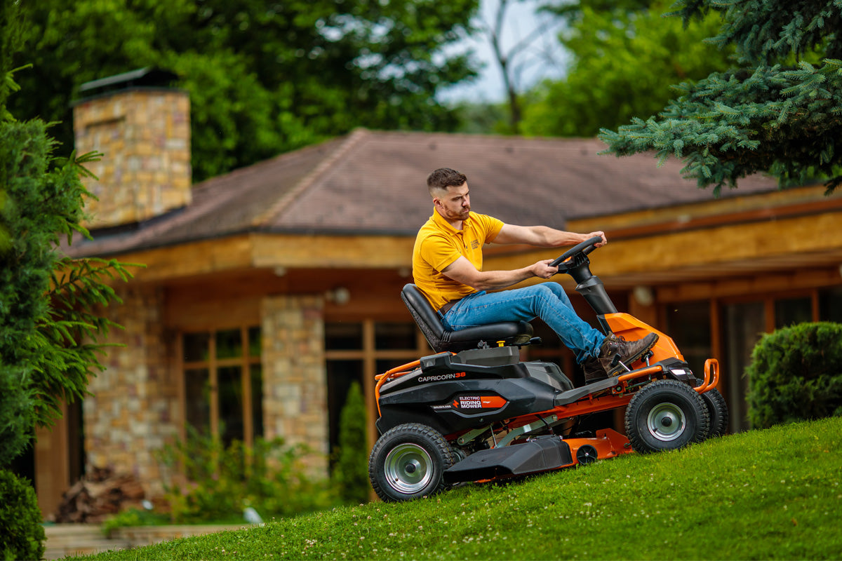 Villager CAPRICORN 38 - Elektrischer Aufsitzmäher mit 980 mm Schnittbreite und 48 V Batterie - VI-077890