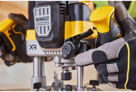 DEWALT Akku-Oberfräse DCW620H2-QW 18V – Bürstenloser Motor, 11000-23000 min-¹, 8/12 mm Spannzange