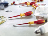 Wiha VDE-Schraubendreher 3251 Gr. T 10 slim Fix – Isolierter Torx-Schraubendreher, 100 mm Klinge