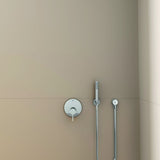 Ideal Standard Idealrain Atelier Brausehalter mit runder Rosette in Brushed Gold – Wandmontage