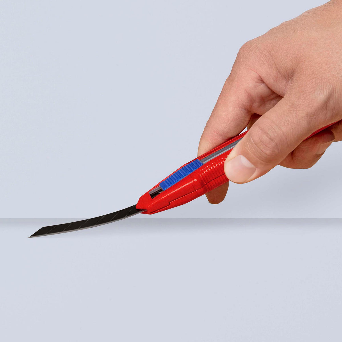KNIPEX CutiX® Cuttermesser 18 mm Klingenbreite mit Klingenstabilisierung, Magnesiumgehäuse