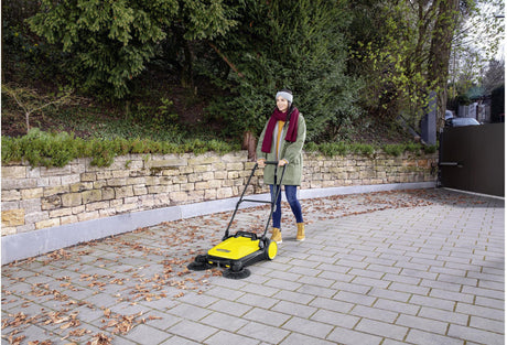 KÄRCHER Handkehrmaschine S 4 TWIN 2-IN-1 680mm 2400 m²/h – Ganzjährig kehren