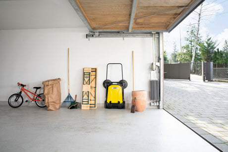 KÄRCHER Handkehrmaschine S 4 TWIN 2-IN-1 680mm 2400 m²/h – Ganzjährig kehren