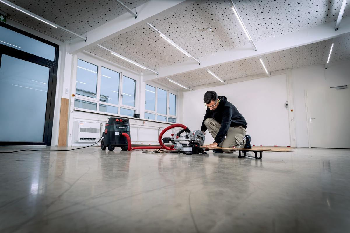 METABO Kapp- und Gehrungssäge KGS 216 M mit Zugfunktion, 1500 W, 216 mm Sägeblatt