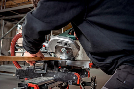 METABO Kapp- und Gehrungssäge KGS 254 M mit Zugfunktion und Precision Cut Line