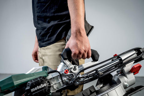 METABO Kapp- und Gehrungssäge KGS 216 M mit Zugfunktion, 1200 W, 305 x 70 mm Schnittbereich