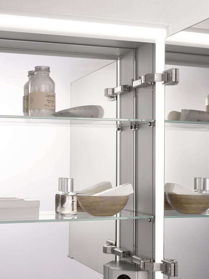 EMCO prime LED-Lichtspiegelschrank 1600 mm, 3 Türen, Aufputz, Aluminium