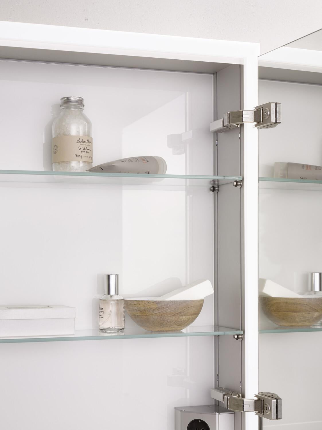 EMCO prime LED-Lichtspiegelschrank 1600 mm, 3 Türen, Aufputz, Aluminium