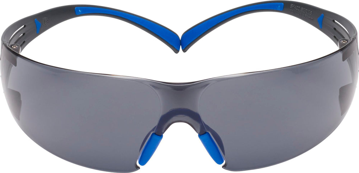 3M Schutzbrille SecureFit™ SF400 EN 166-1FT – Leichte Sicherheitsbrille mit Anti-Fog-Beschichtung