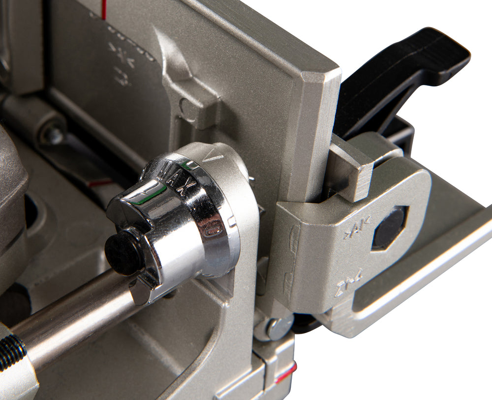 Makita Akku-Nutfräse – 100 mm Fräser, 20 mm Schnittleistung, Tiefeneinstellung & Staubsack - DPJ180RTJ